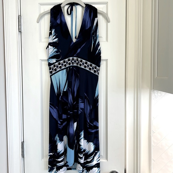 White House Black Market Halter Style Large PrintDress in Jersey Fabric sz.XS - Picture 1 of 9